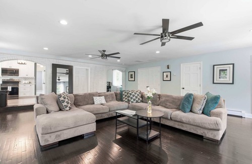 Solomons House | Solomons Spacious 6-BD Family Home with Hot Tub