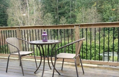 Regional District of Nanaimo House | Space for everyone. Overlooking peaceful green space. pet-friendly