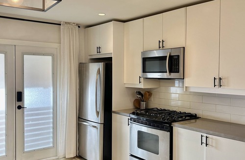 Walnut Grove House | Spacious 1BR+Den | Private | Fireplace | Patio | Pet-Friendly Upon Approval 🐾