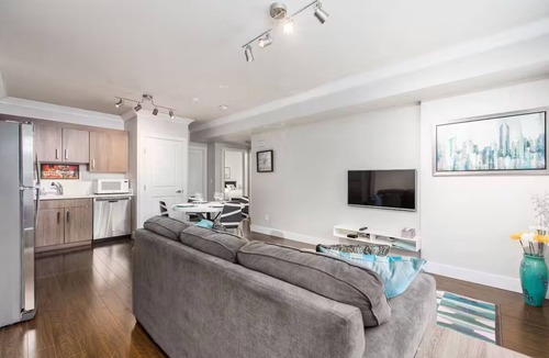Grand Boulevard House | Spacious 2 BDRM Suite-steps to park and transit!