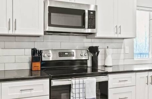 South Perry District Apartment | Spacious 2 bed 2 bath apt by Downtown Spokane!