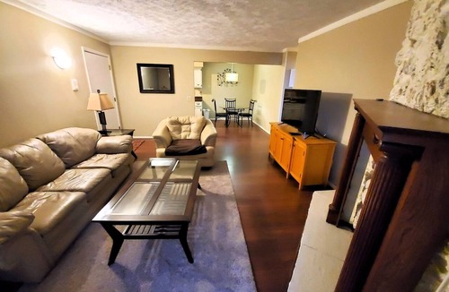 Bloomington Condo | Spacious 2 Bed Condo, Pet Friendly