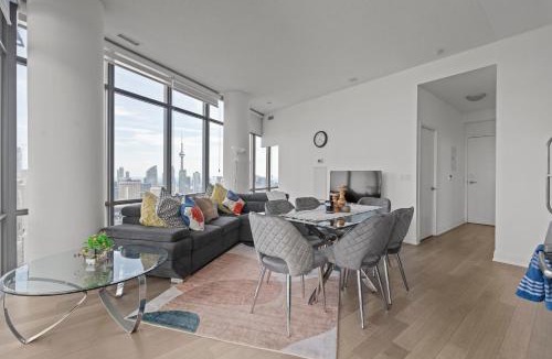 Bay Cloverhill Apartment | Spacious 2 Bedroom High Floor with Skyline View with Balcony in DT Toronto