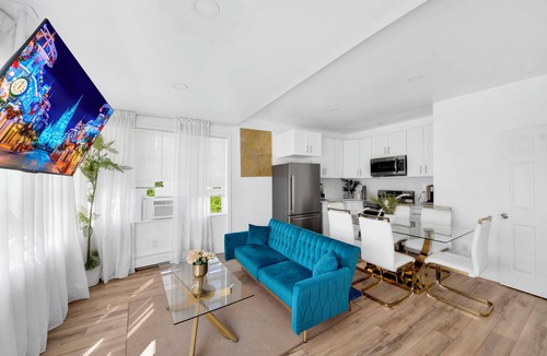 Bryn Mawr House | Spacious 2 Bedroom Home/Parking Included/Near NYC