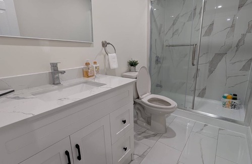 Markham House | Spacious 2-BR Basement Private Entrance Full Kitchen & Fast Wi-Fi