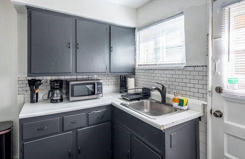 Dayton Apartment | Spacious 2BR Apt w/Remote Work Setup & Laundry