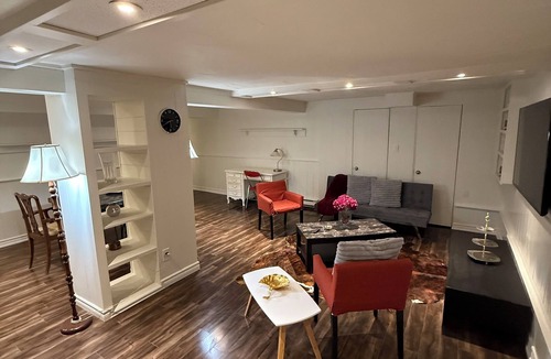 Thornhill House | Spacious 2BR Full Kitchen Vaughan