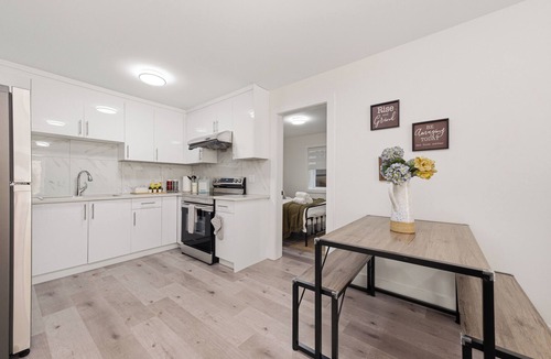 Guildford House | Spacious 2BR Suite Minutes to Guildford & Hwy 1