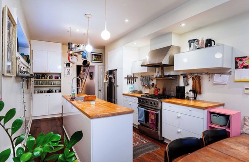 Wellington Place Hotel | Spacious 3 Bedroom Hotel Suite in Down Town Toronto