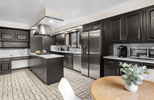 White Plains House | Spacious 3b/3b Mediterranean in White Plains