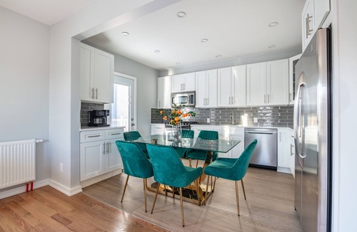 Southeast Yonkers House | Spacious 3BR Home/Backyard/Full Kitchen/Perfect for Families & Groups