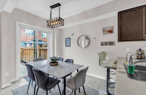 Mount Pleasant House | Spacious 3BR Home | Sleeps 8 | Central Brampton