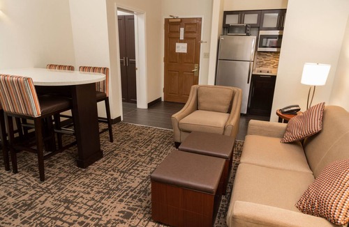 Indianapolis Apartment | Spacious 3BR Suite | Hot Breakfast & Social Hour
