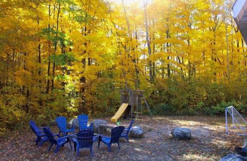 Tiny House | Spacious 4 Bdrm, Lake Views, Steps from the Beach