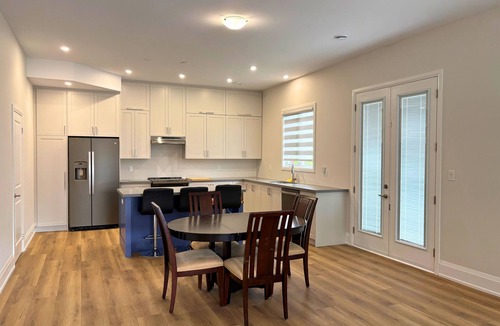Alcona House | Spacious 4BR Home Steps from the Lake — 🏡 The Diamond by Innisfil Beach