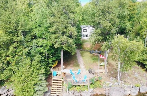 Eagle Lake Cottage | Spacious 5 bedroom house on Eagle Lake. 5 mins from Sir Sams.
