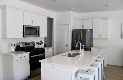Utah County House | Spacious 5-bedroom house in tranquil Spanish Fork with WiFi, AC