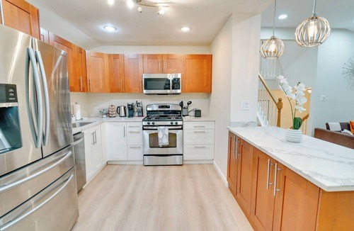 Oxon Hill House | Spacious 5BR/3 full BR Radiant Home 2 minutes from MGM/NAtional Harbor