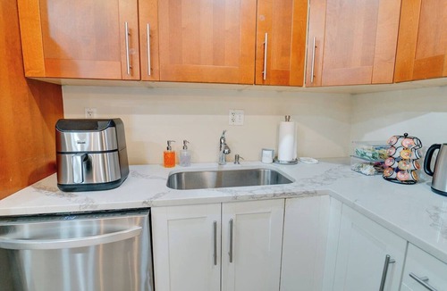 Oxon Hill House | Spacious 5BR/3 full BR Radiant Home 2 minutes from MGM/NAtional Harbor