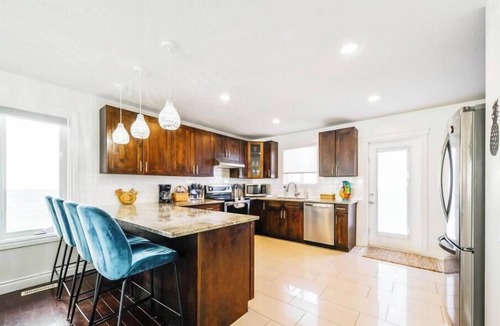 Jasper Place House | Spacious 6BDR Oasis - Sleeps 17 - Garage - Fireplace