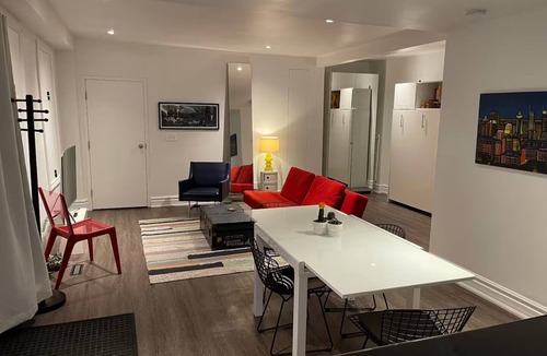 Cabbagetown South Apartment | Spacious and Modern Garden Suite Studio - Cabbagetown