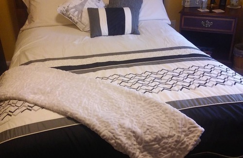 Adrian Bed & Breakfast | Spacious and Quiet, in Peaceful Neighborhood Setting
