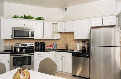 Walnut Hills Apartment | Spacious and Sunlit 2 Bedroom