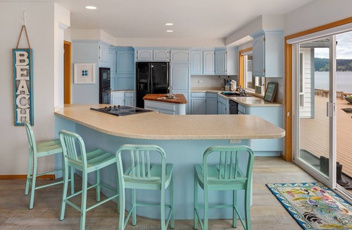 Belfair House | Spacious Beach Front Home on Hood Canal w/Kayaks!