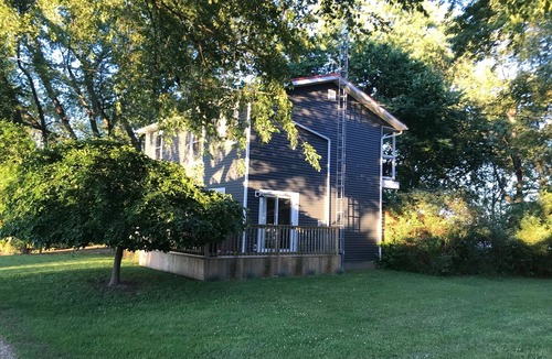 Romney Cottage | Spacious Beachfront Retreat on Lake Erie!
