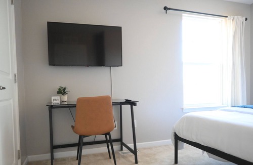West Henrietta House | Spacious & bright for Families & Large Groups with Modern Amenities.