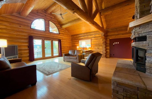 Lac La Hache Cabin | Spacious Eagle’s Nest Cabin – Lakeside Escape at Our Gathering Place