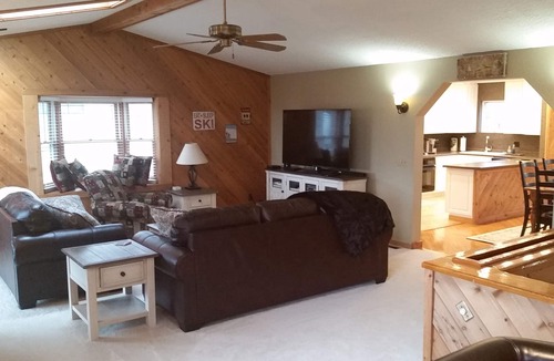 Beech Mountain House | Spacious, fully stocked house, close to skiing, fantastic long range view