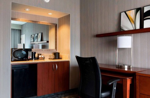 Whippany Hotel | Spacious Good-Value Accommodation! Short Drive to Morristown Green, Pet-Friendly