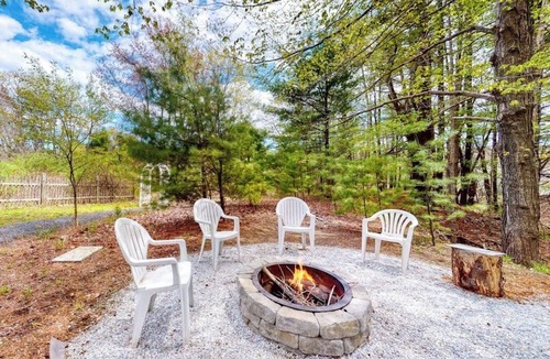 Cape Neddick House | Spacious home with sunroom, yard, & fireplace - close to town & sites