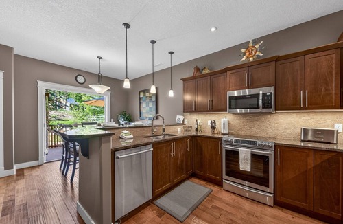 Invermere House | Spacious Invermere 3bd2.5ba Townhome Nestled in the Purcell Mountains!