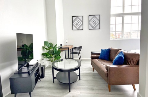 Downtown Baltimore Apartment | Spacious King Suite Near Inner Harbor