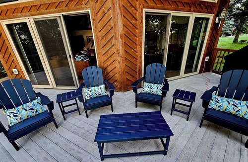 Turtle Lake House | Spacious Lakefront Getaway-3BR+Loft, private dock, kayaks/canoe & cozy Fire Pit.