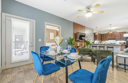 Downtown Indianapolis Apartment | Spacious Modern 2BR | Free Parking | Near City Center