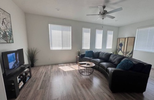 American Fork House | Spacious, modern 4-bedroom townhome w/AC near Ski/Snowboarding Resort