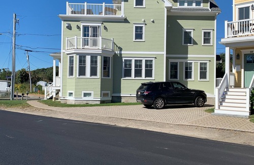 Gloucester House | Spacious Modern Beach House- Steps to Long Beach and Good Harbor