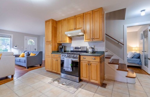 Delta House | Spacious Pet Friendly 3 Bed Home w Back/Front Yard