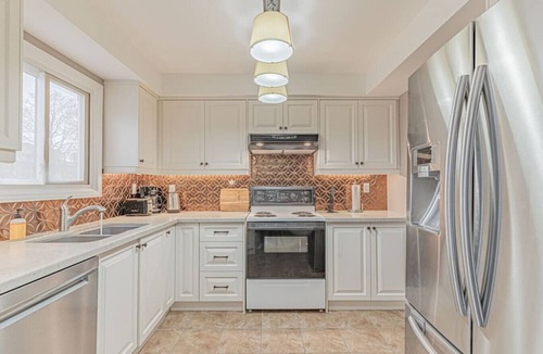 Mount Pleasant House | Spacious⭐Pool⭐Hot Tub⭐Airport⭐Downtown⭐Walk to Everything
