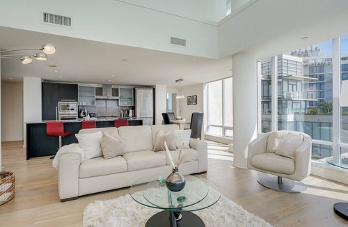 Inner Harbour Condo | Spacious Splendour-Panoramic Views from 12th Floor Luxury Condo, AC, Pool and Parking