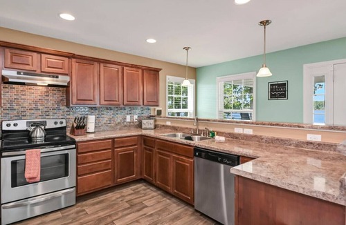 Leesville House | Spacious Split-Level Retreat | Sleeps 11