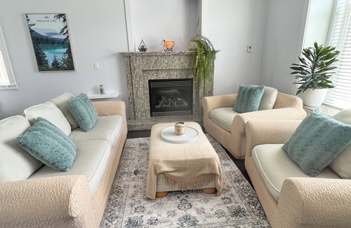 Vancouver South House | Spacious upper-level unit located on Main St.
