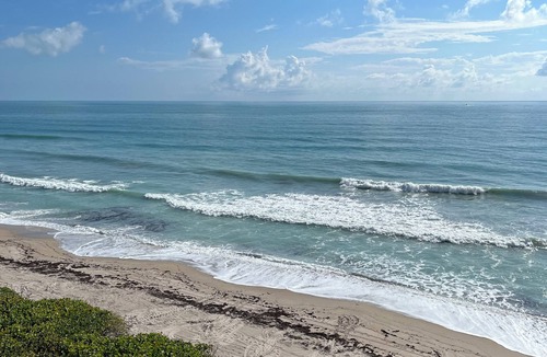 Hutchinson Island South Condo | Spectacular 7th floor condo on the beach, south east Corner unit