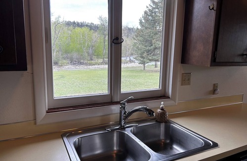Roscoe House | Spectacular Mountain Views! Private Riverfront Access! All the comforts of home!