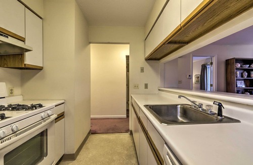 Sixteen Acres Condo | Springfield Condo, Close to Museums!