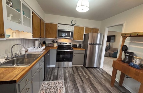 Bloomington House | Stadium Stroll | Perfect for Football | 4 BRs · 2 Baths · Sleeps 14