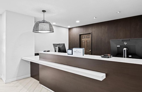 Calgary Hotel | Staybridge Suites - Calgary Airport by IHG